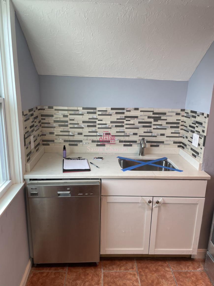 6 Windsor St. – photo 5