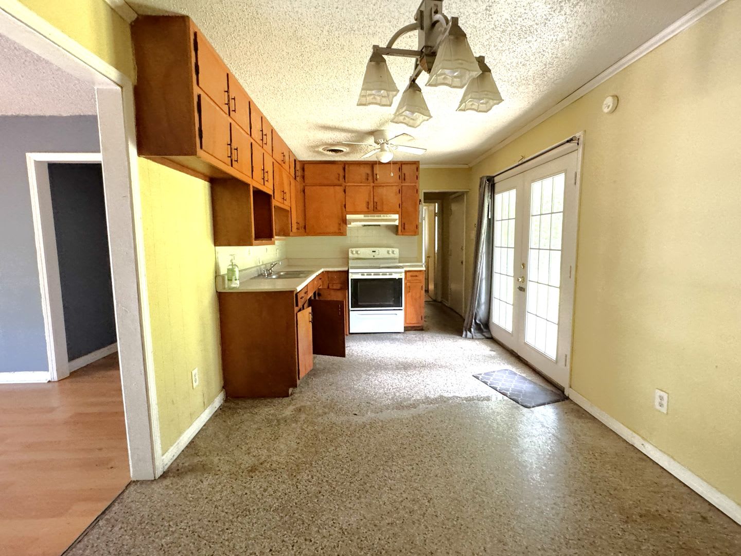 3/1.5 Brick Home in Greenwich Hills – photo 4