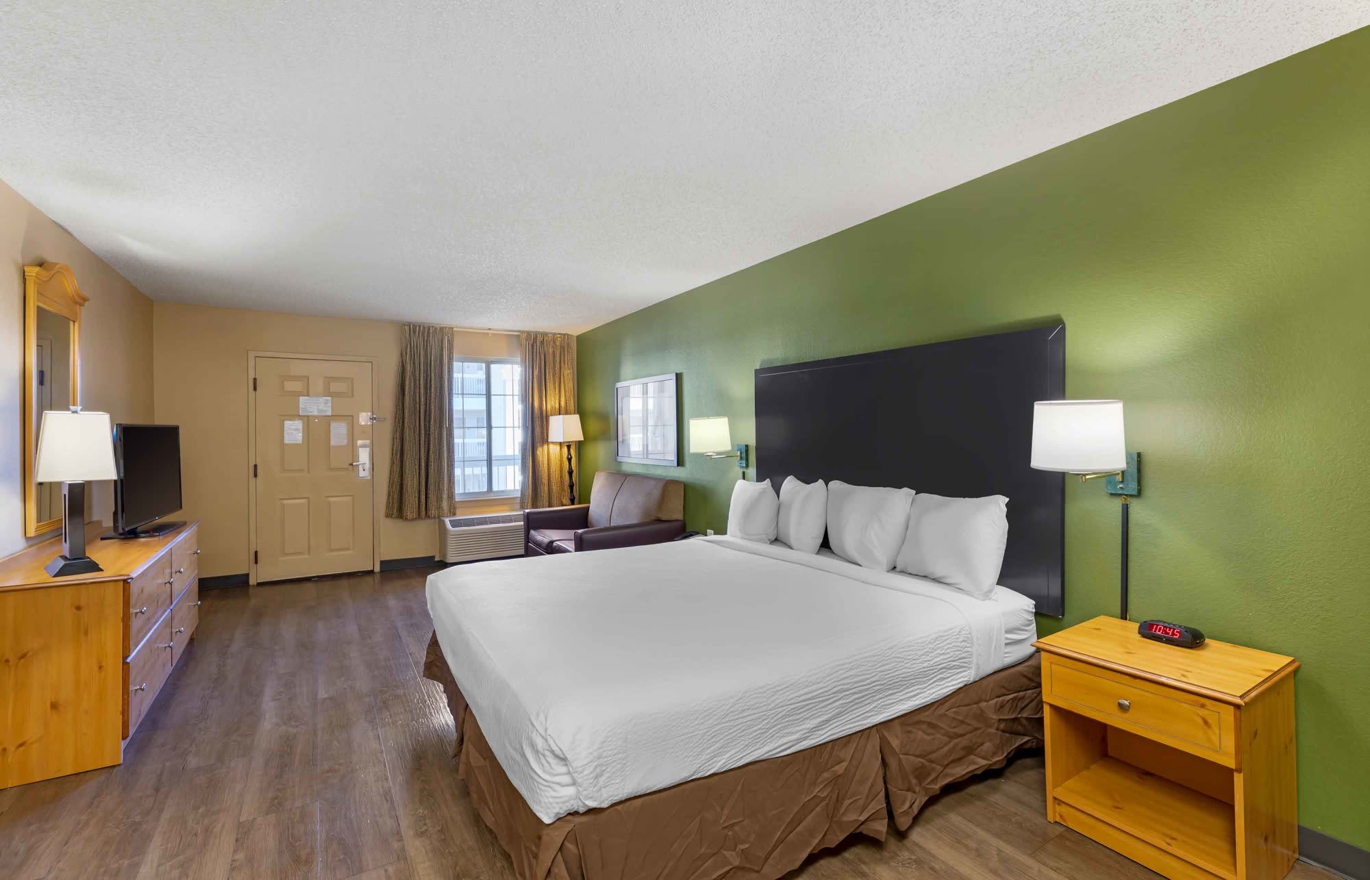 Select Suites Denver – photo 4