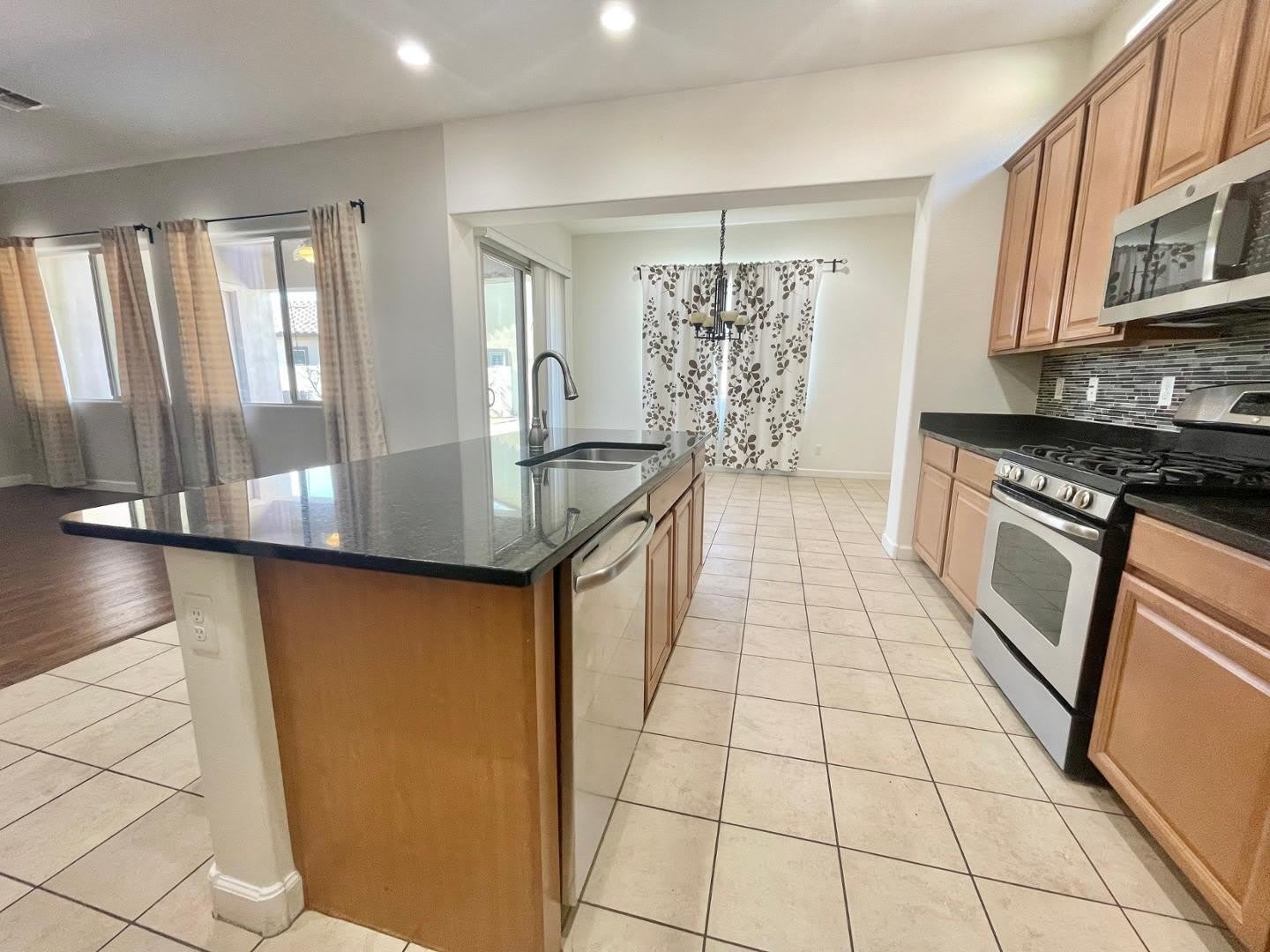 638 E Charlevoix Avenue – photo 5