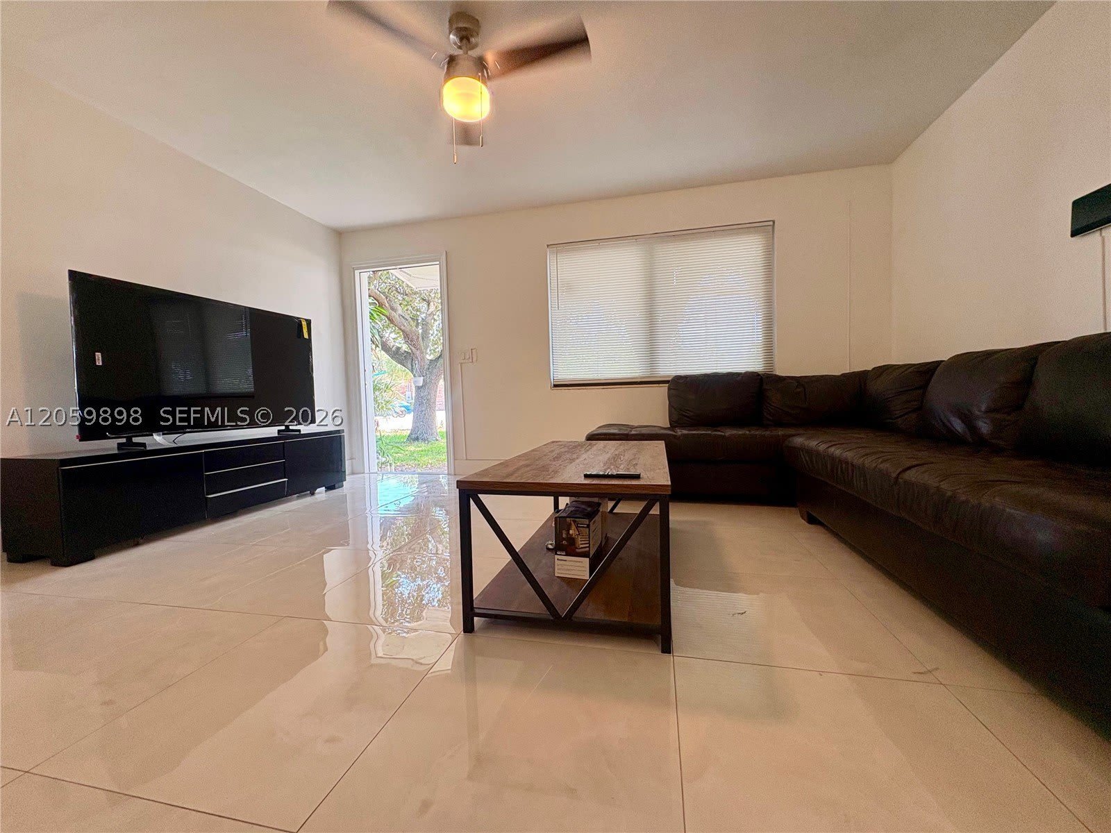 929 SW 10th Ave – photo 2