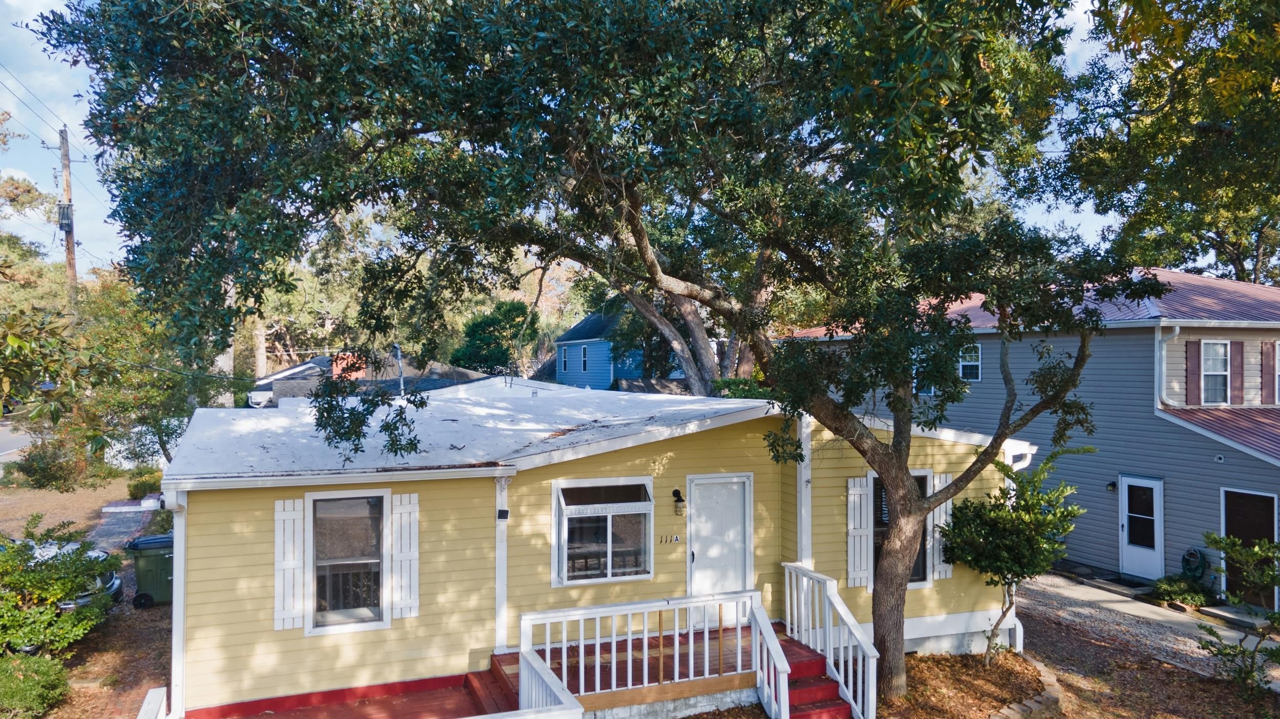 111 N Hollywood Dr. – photo 2