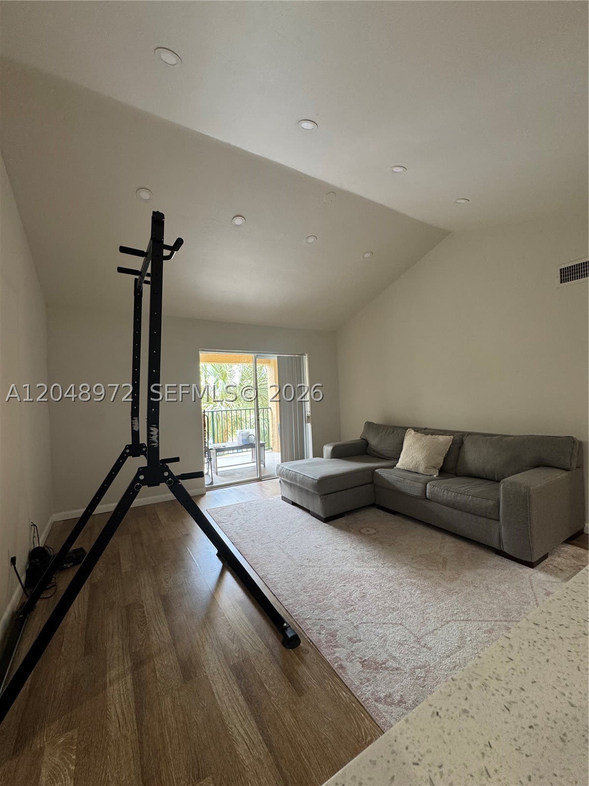 733 Riverside Dr – photo 2