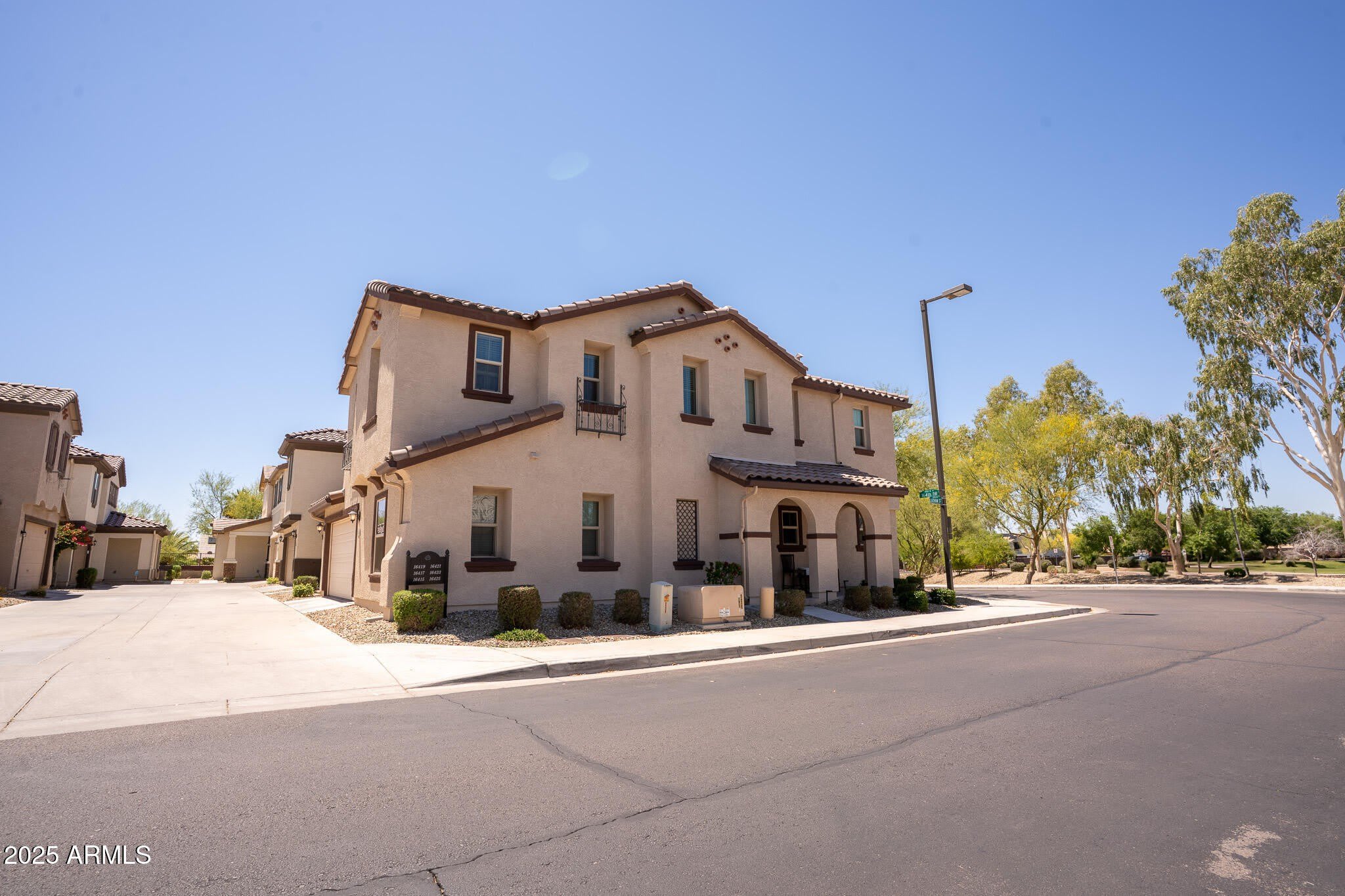 16425 W LATHAM Street – photo 3