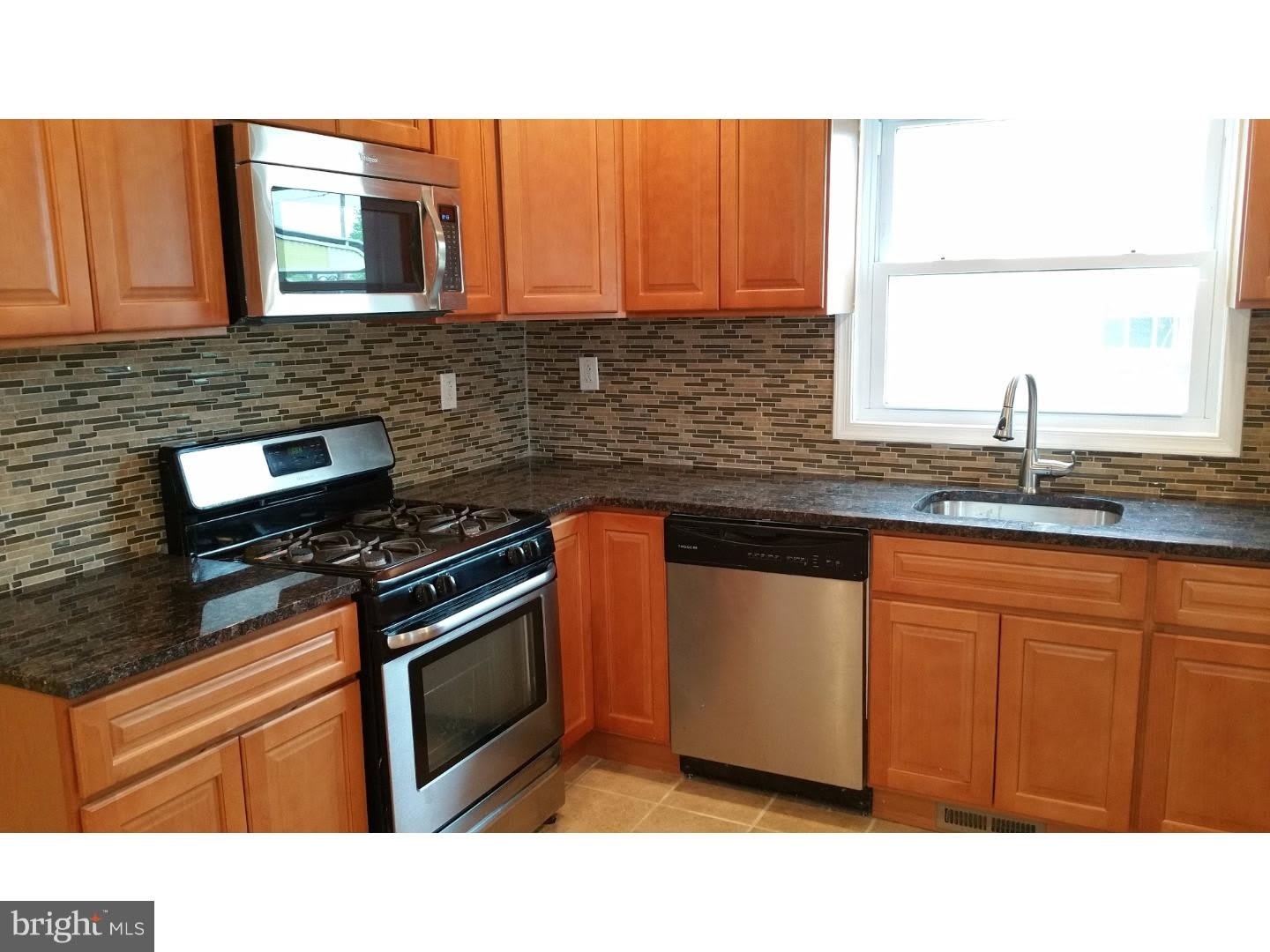 9960 WOODFERN Road – photo 1