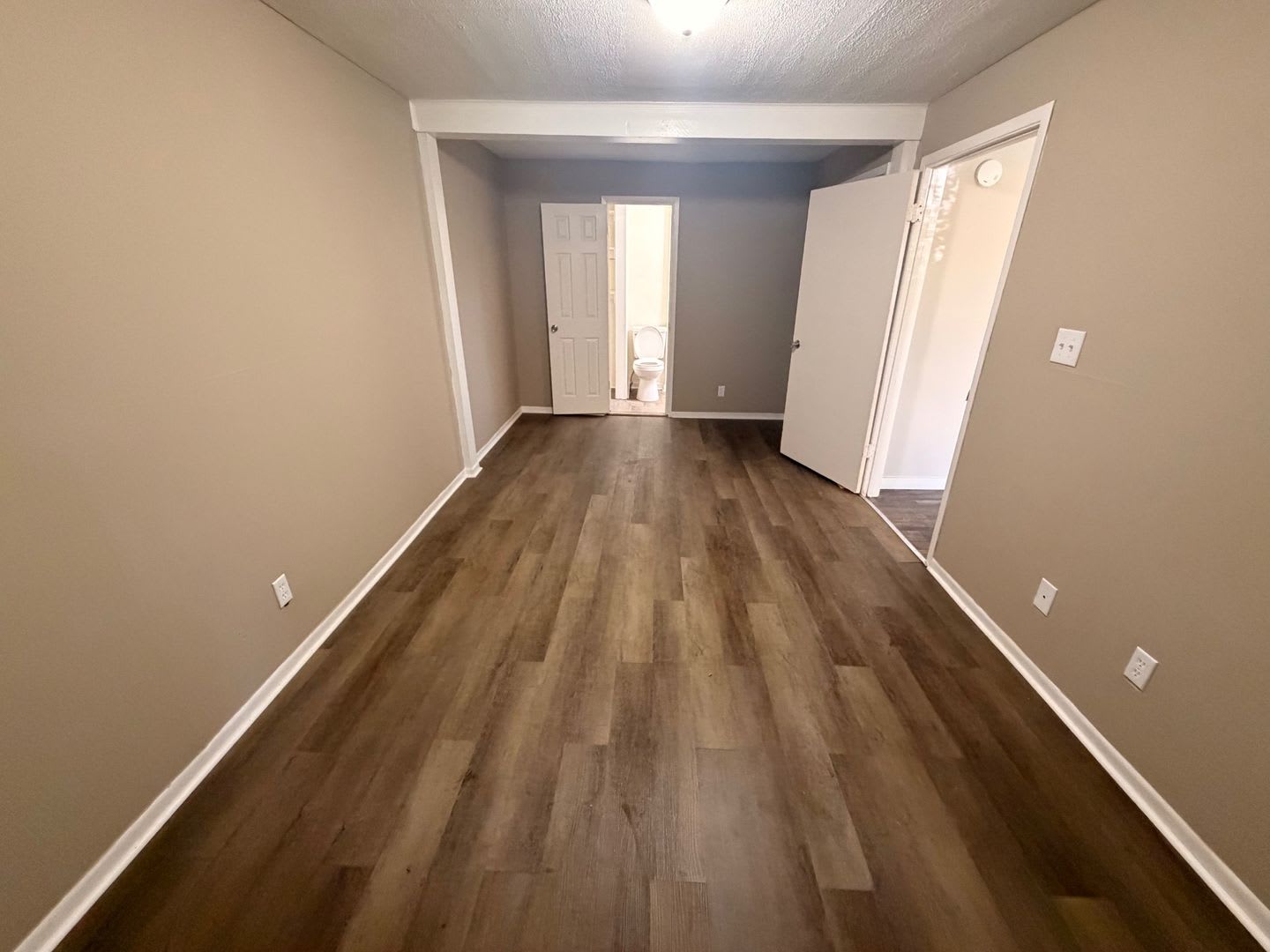 Spacious One Bedroom Located Near 21St And Lafayette Rd – photo 4