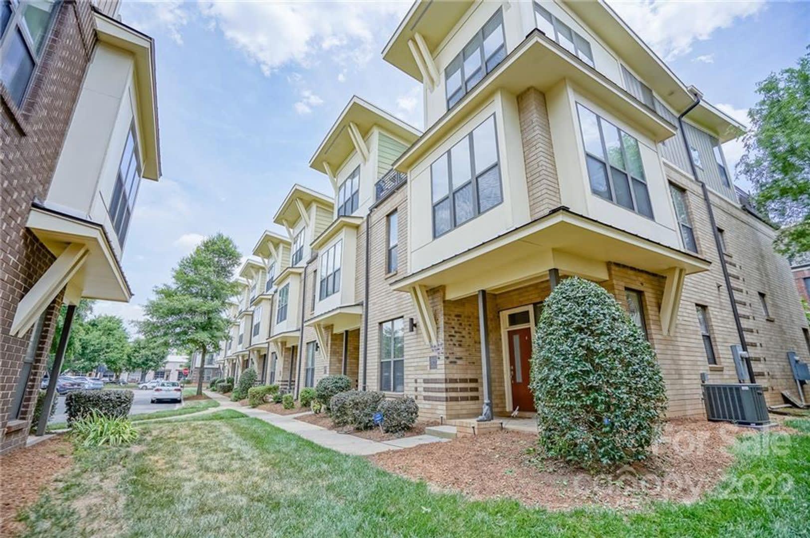 Room in 3 Bedroom Townhome at Steel Yard Ct – photo 1