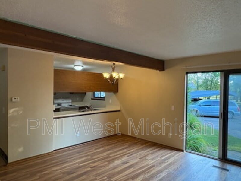 603 Peachtree Place – photo 2