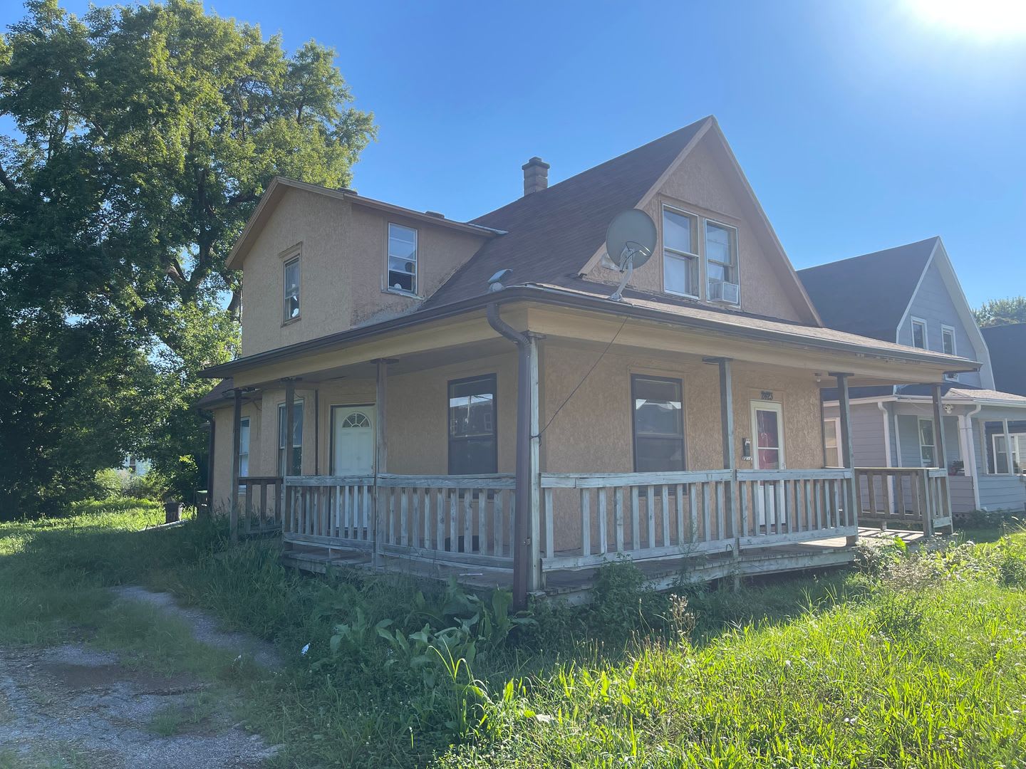 2423 Templeton St – photo 1