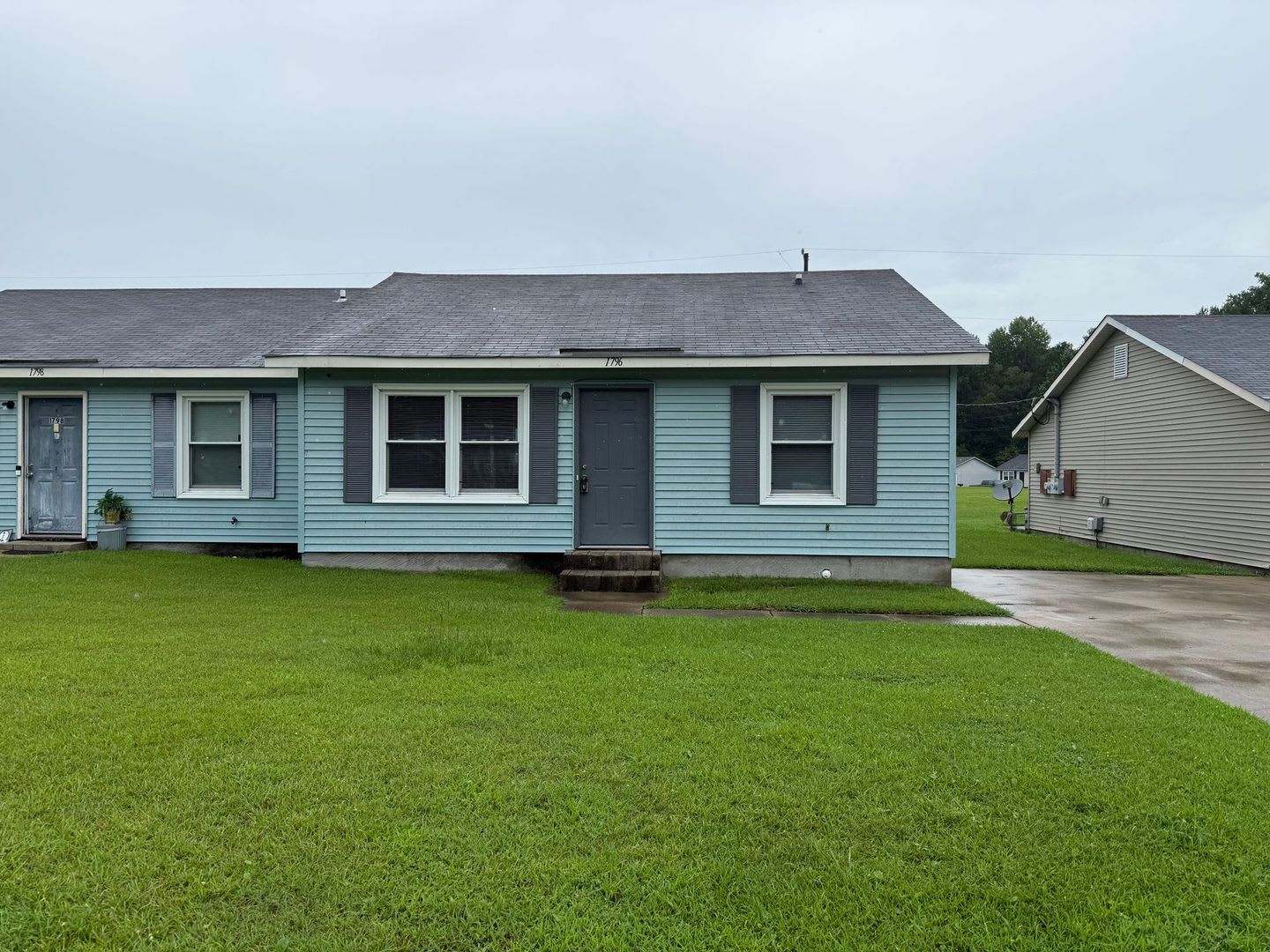 Nice 2 Bedroom 1 Bath Duplex – photo 1
