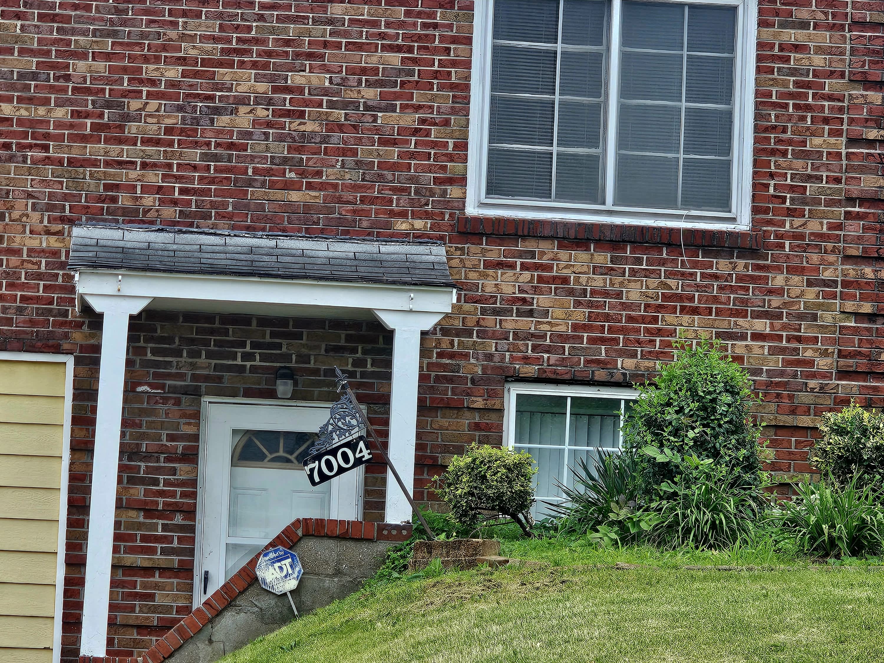 7004 Glenmore Avenue – photo 2