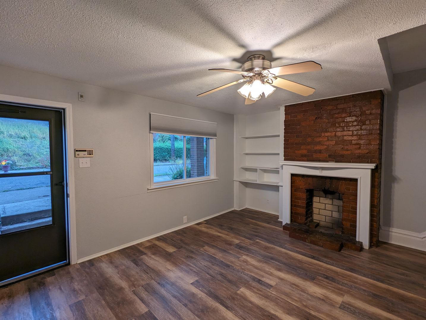 2 Bedroom 1 Bathroom Single Family Home (Mt Washington) – photo 2