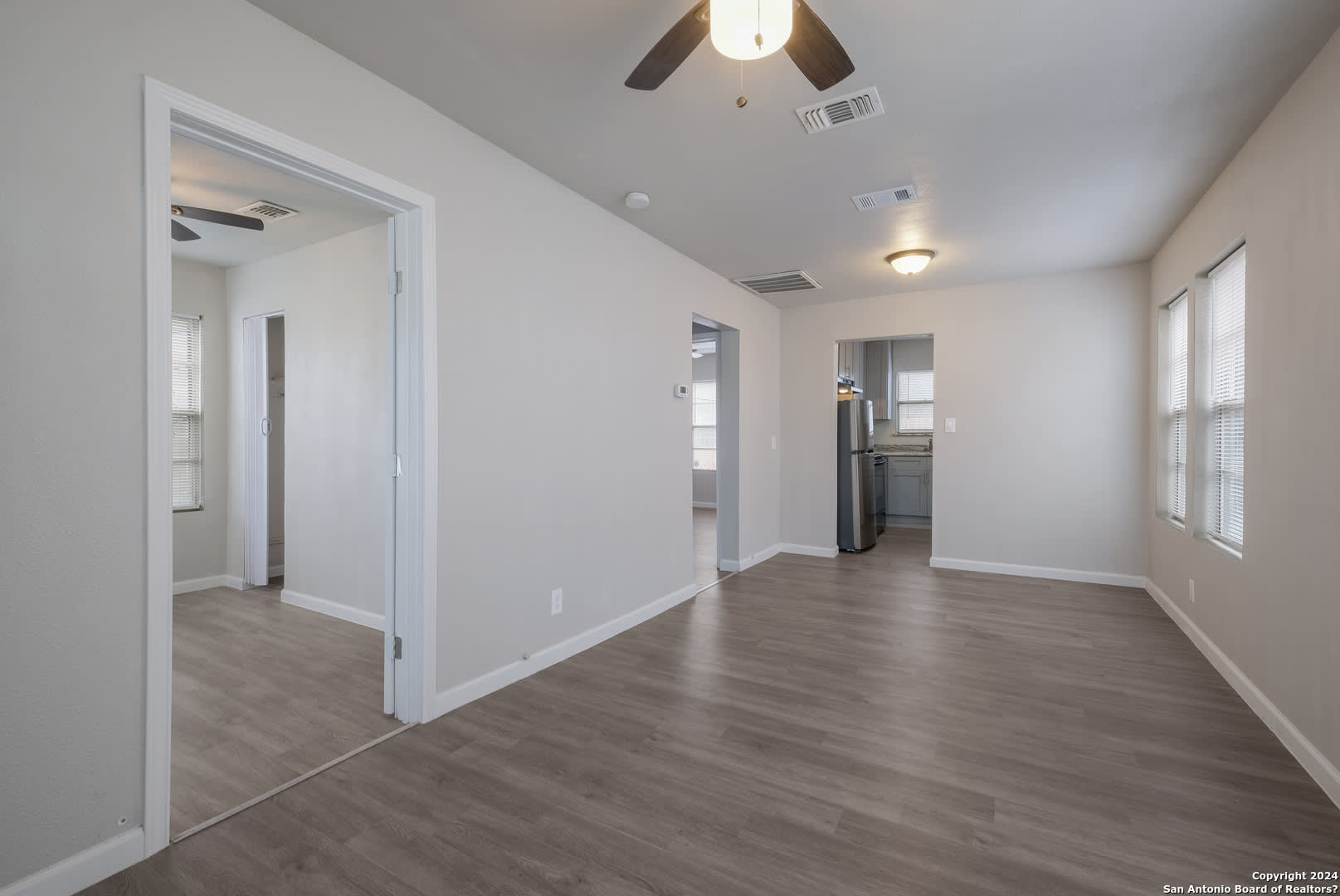 325 S Hackberry – photo 4