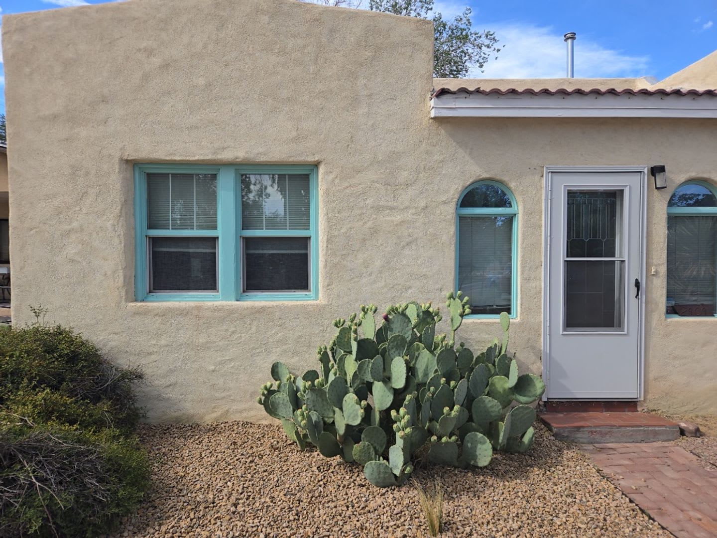 2-bedroom, 1-bathroom home located in the vibrant city of Albuquerque – photo 3