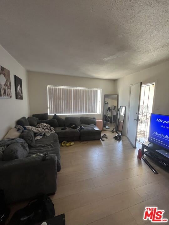 946 S Kingsley Dr – photo 2