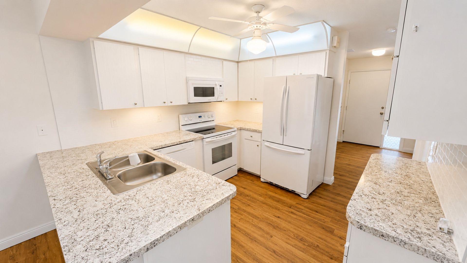Annual unfurnished **55+** 2/2 villa downtown Sarasota – photo 5