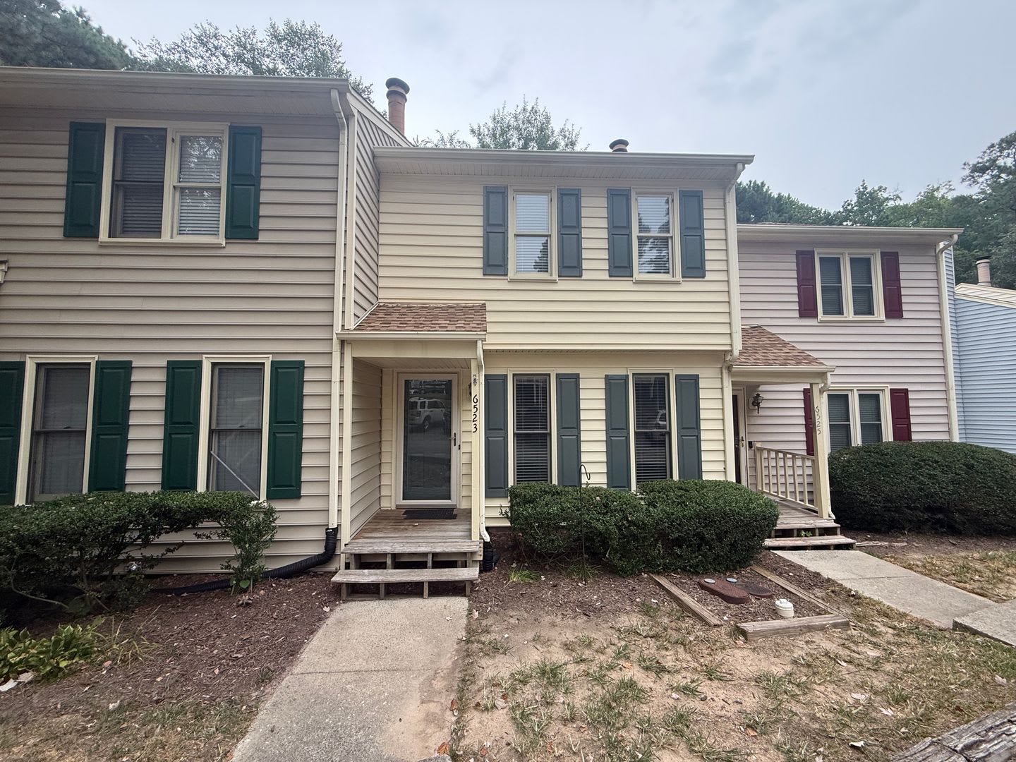 Newly Remodeled 2Bd 2 5Ba North Raleigh Townhome In A Prime Location Near Interstates North Hills And Crabtree Valley Mall – photo 1