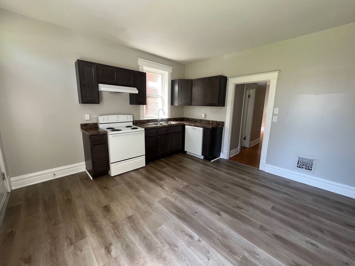 Large 4Bedroom! – photo 4