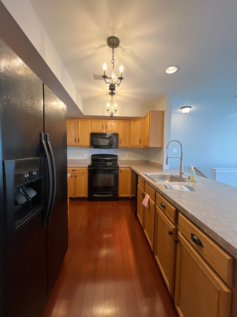 This 3BR/2BA condo in Walnut Bank Farms – photo 5