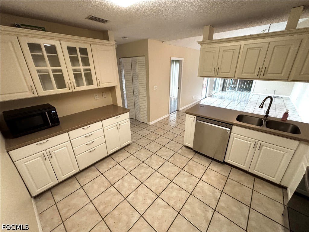 5660 Foxlake Drive – photo 5