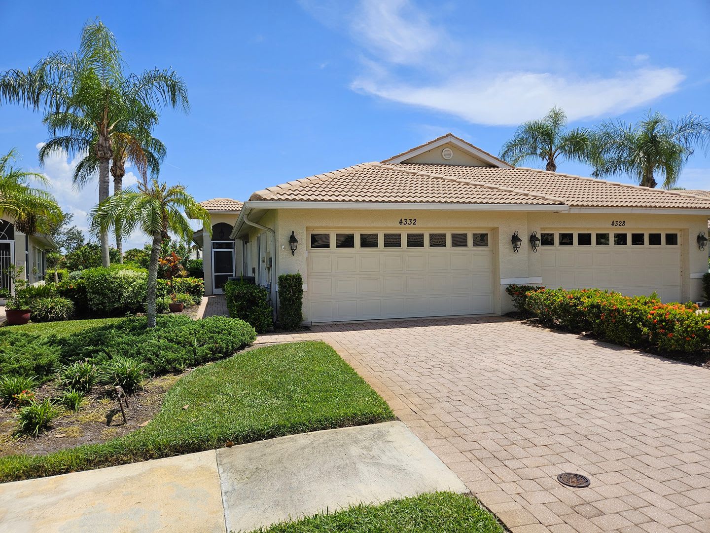 Seasonal Short-Term 2 Bedroom 2 Bathroom Attached Villa in Venetia with resort-like amenities! – photo 1