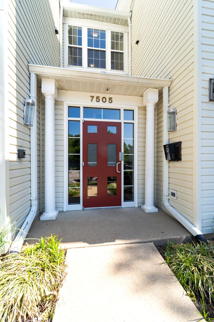 Bright Updated 2 Bd 2 Ba Condo Conveniently Located In Alexandria Va – photo 2