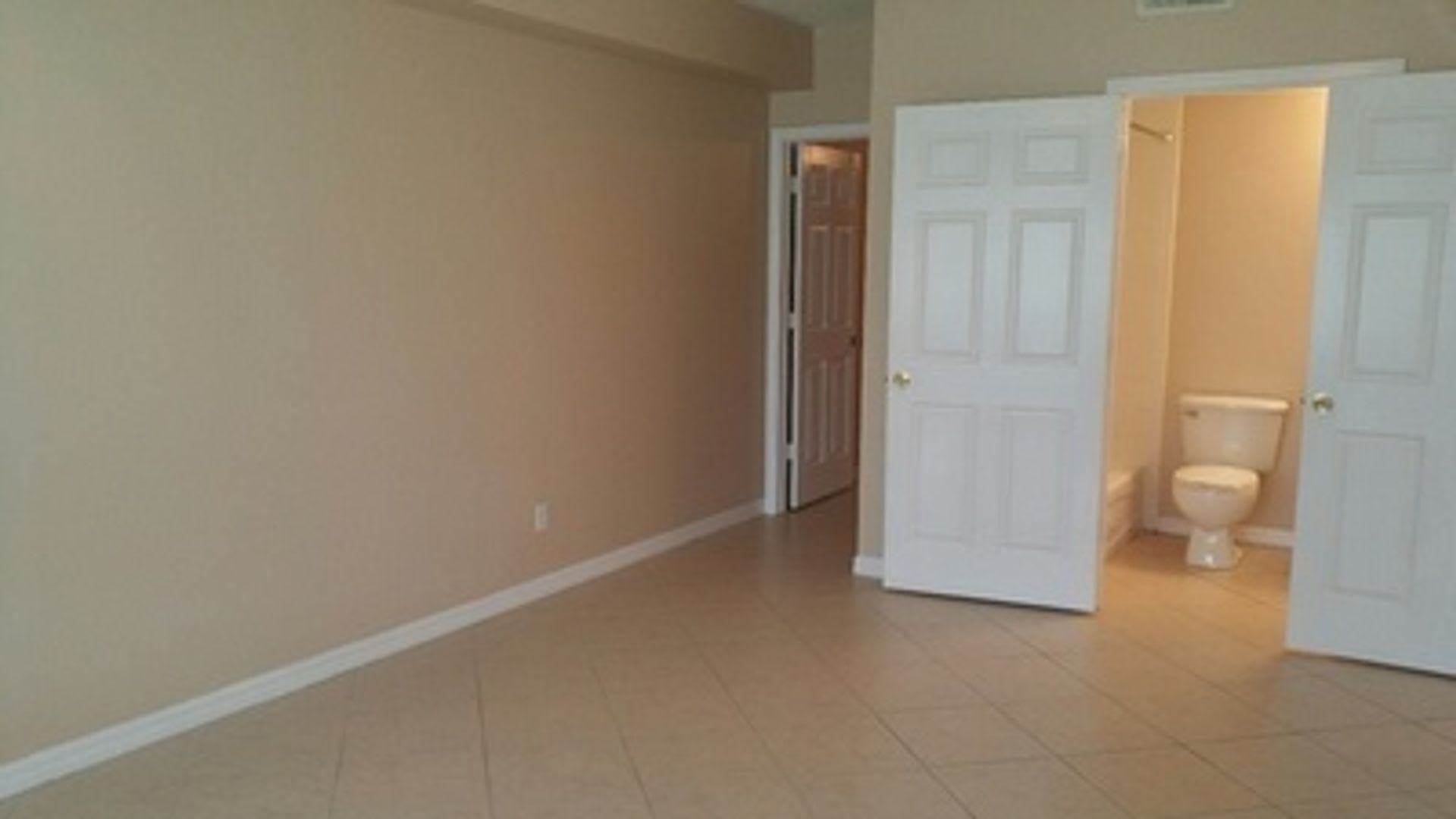 Unfurnished 1 X 1 first floor in desirable area of Bonita Springs – photo 4