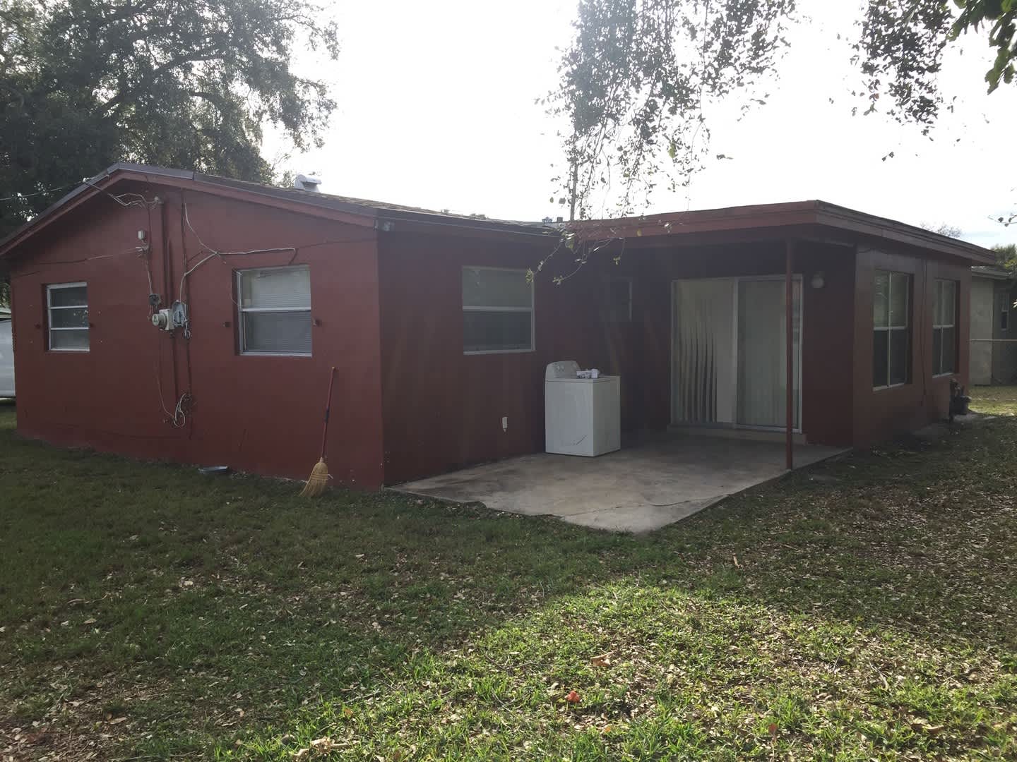 Large 2-1 House with a Garage – photo 3