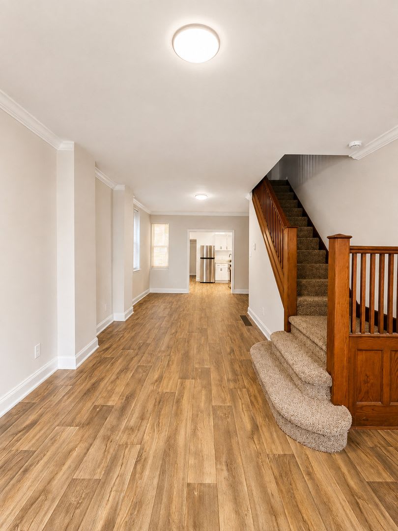 3-Bedroom Harrowgate Townhouse with Large Backyard – photo 2