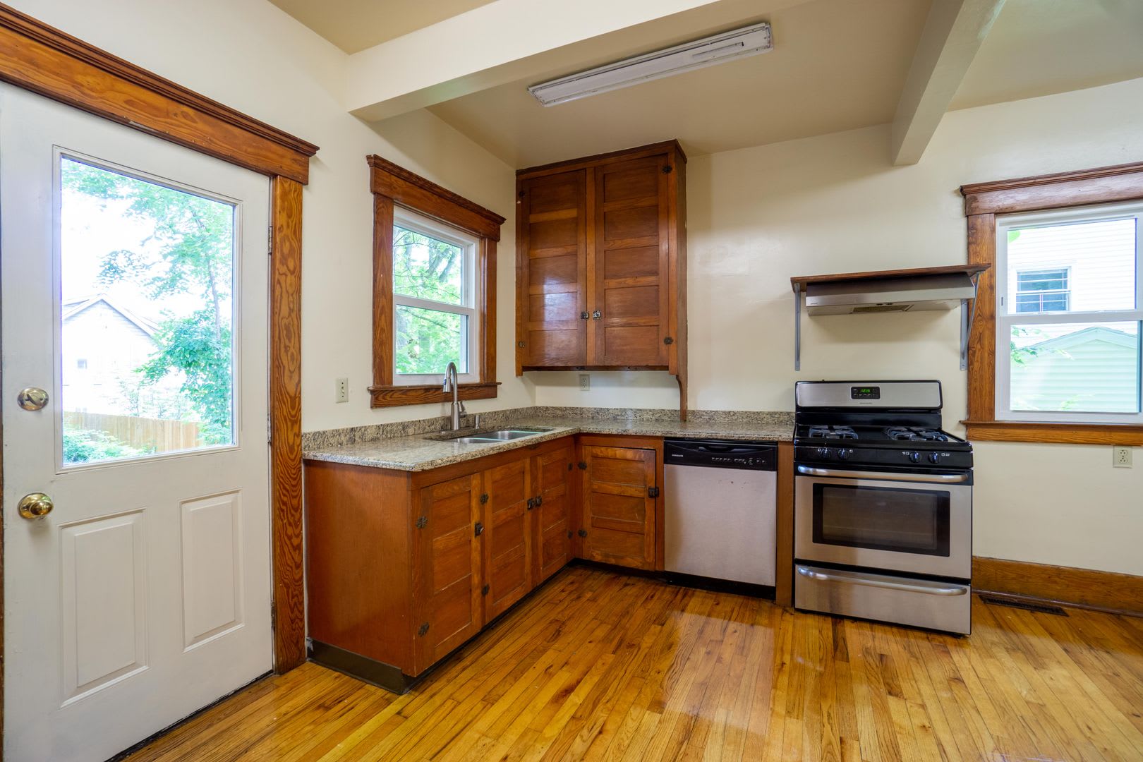 225 Lennox Pl – photo 3