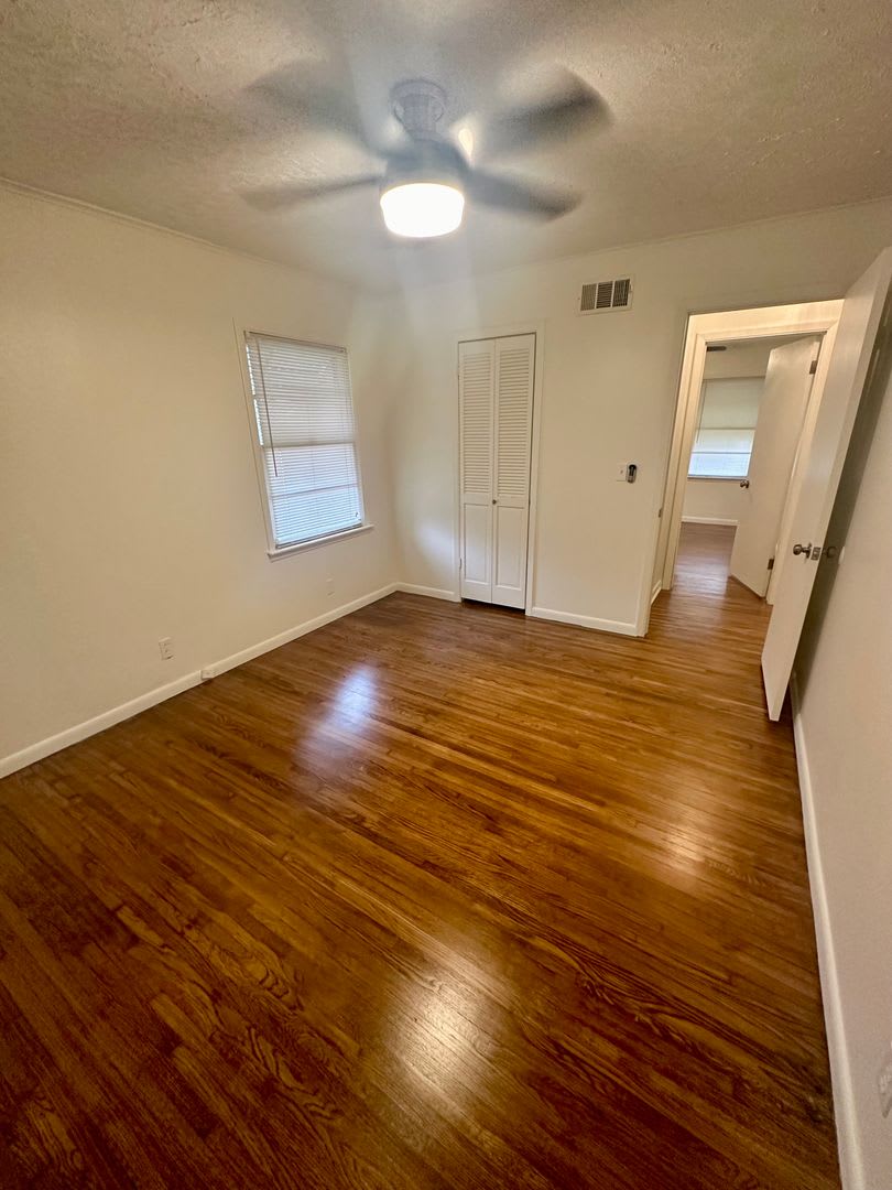 Updated Charming 3 Bed 1 Bath – photo 3