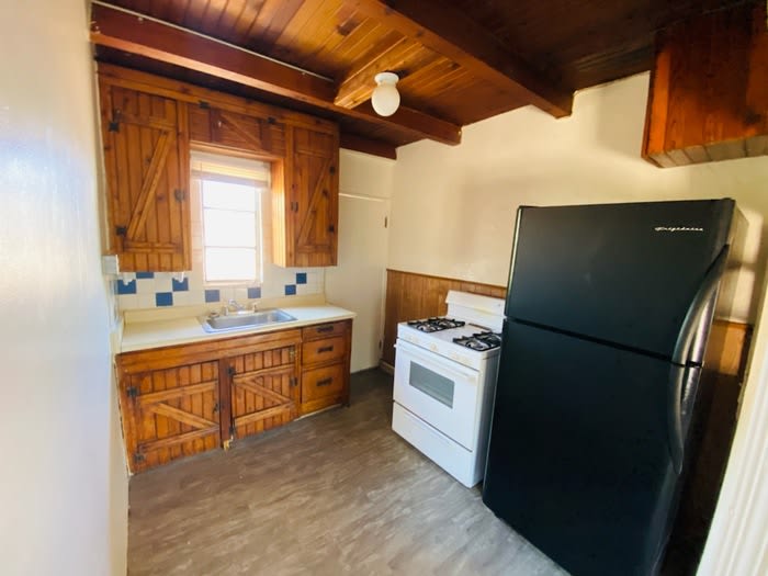 661 North Desert Avenue – photo 4