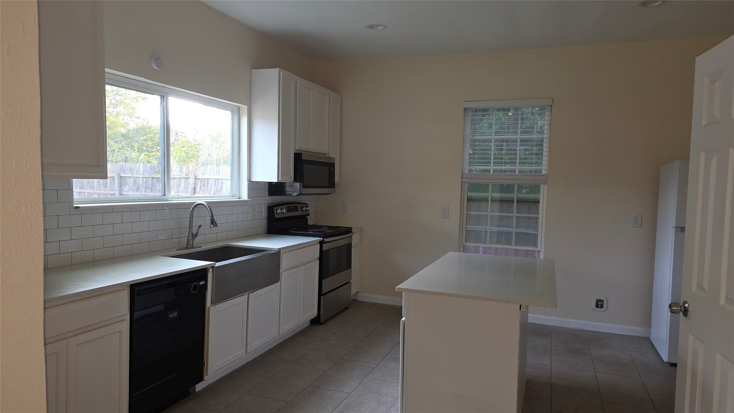 608 W 6th Street – photo 5