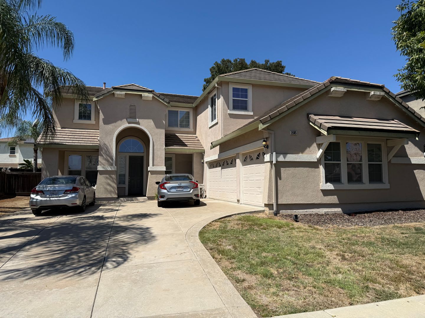 THIS SPACIOUS 4-BEDROOM CASTLE IS LIKE A BREATH OF FRESH AIR! – photo 2