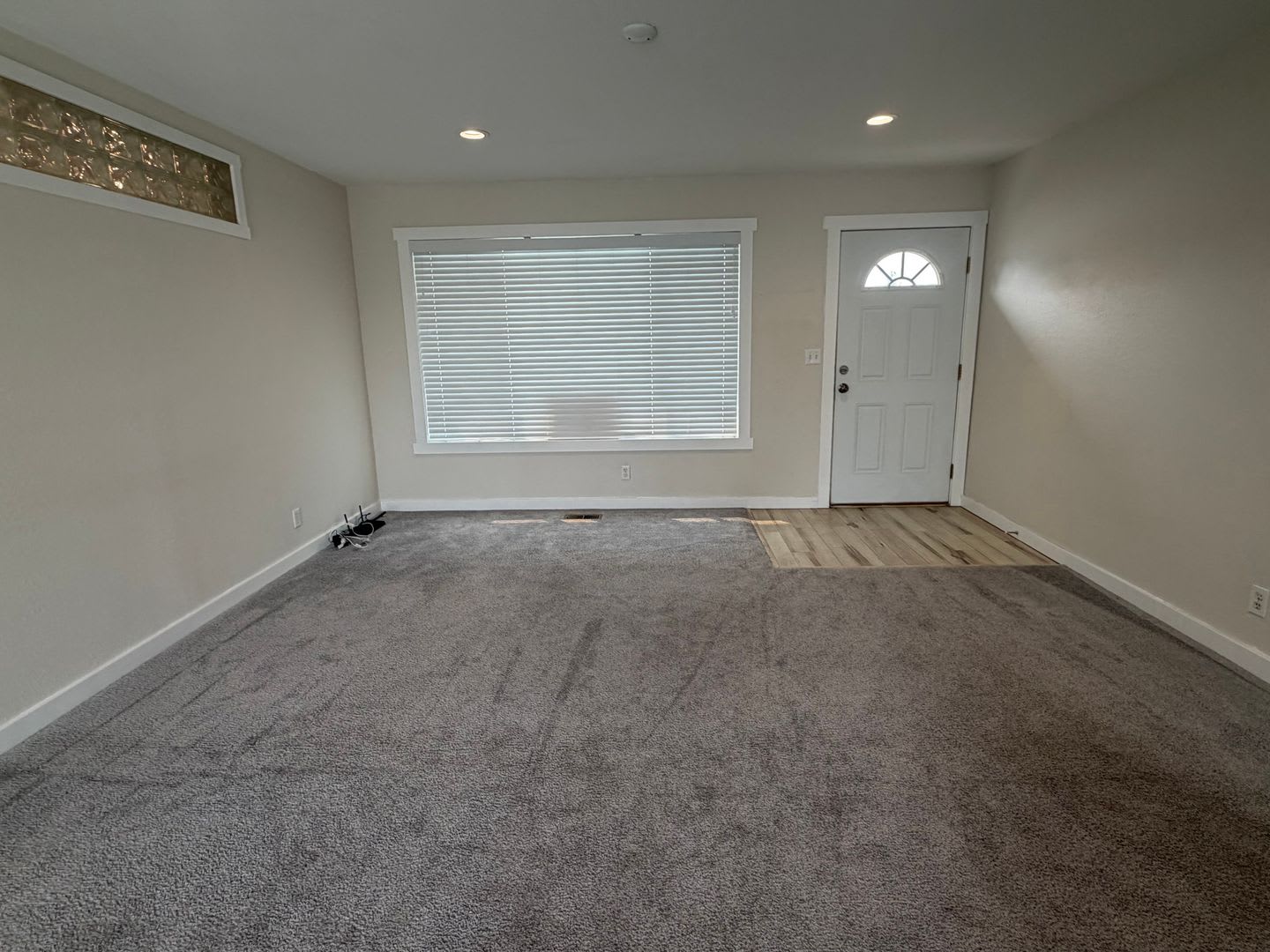 Now Renting 3 Bedroom 2 Bathroom House – photo 3