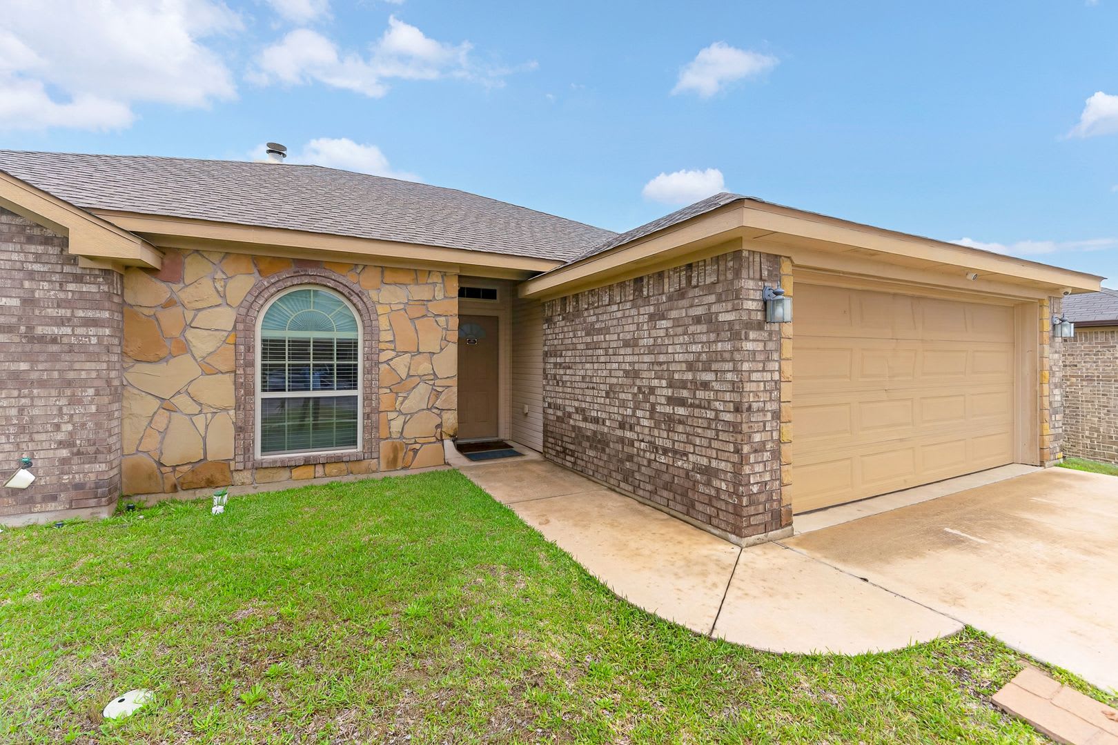 6005 Newcastle Dr. – photo 2