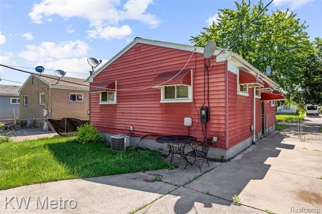 1686 S Bassett Street – photo 5