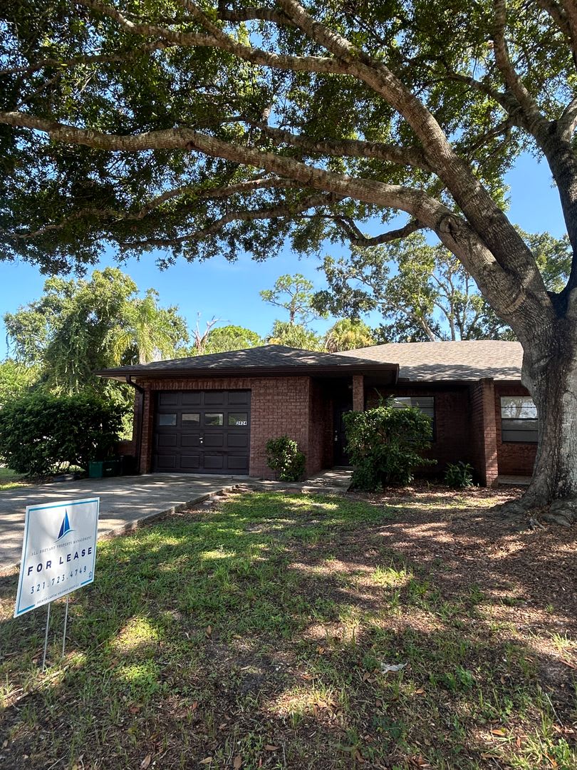 Beautiful & Well Maintained Brick Duplex in the heart of Melbourne Village! – photo 4