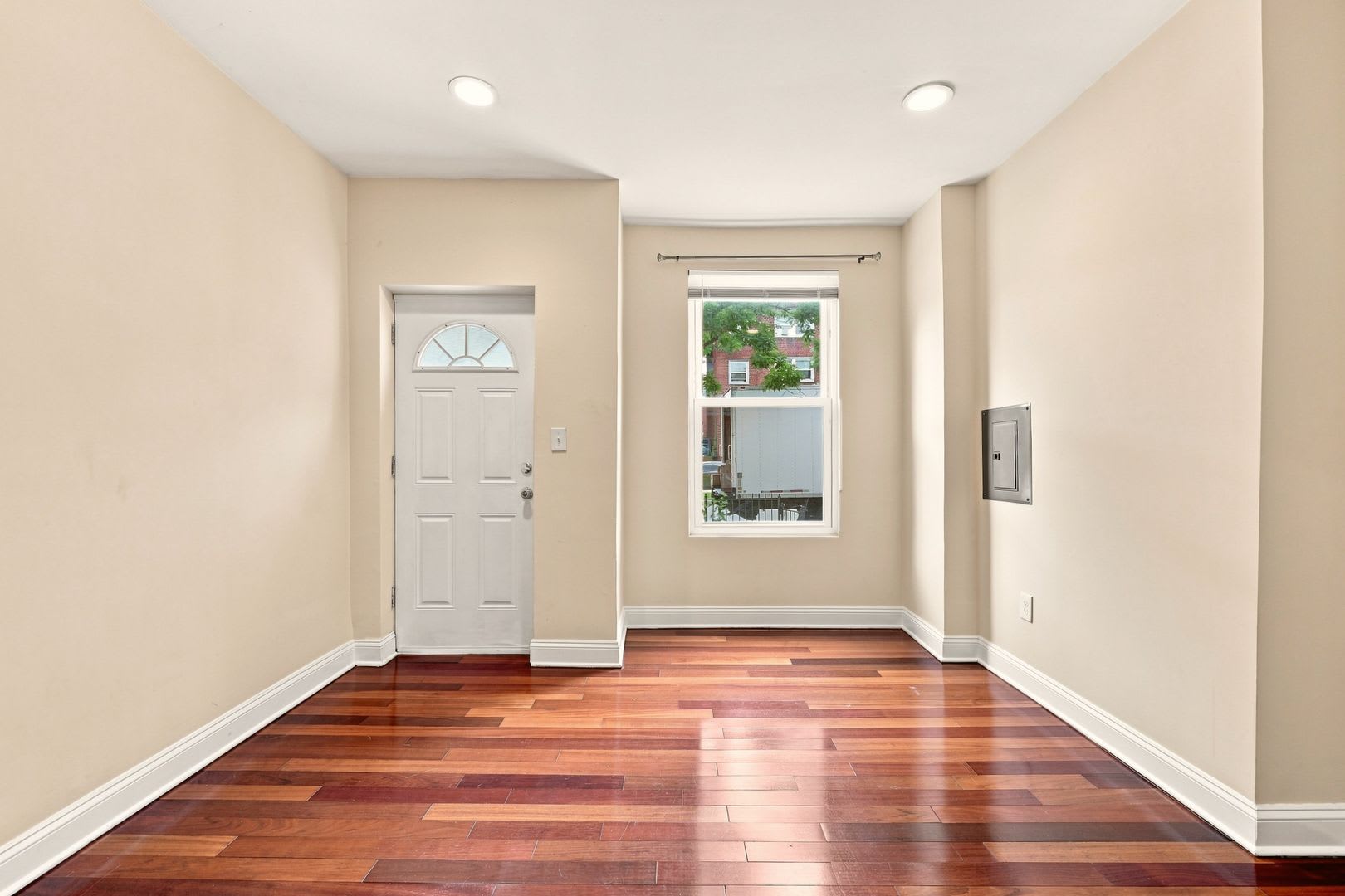 Cozy & Updated 2BR in Vibrant Columbia Heights! – photo 2