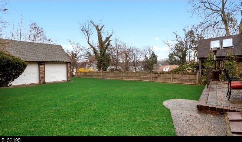 33 Johnson Ave – photo 4
