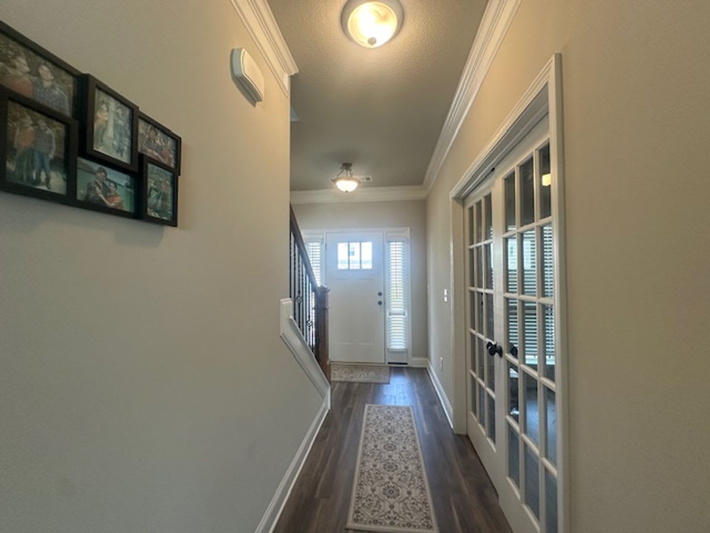Spacious 4 bed, 2.5 bath Home with Neighborhood Amenities! – photo 3