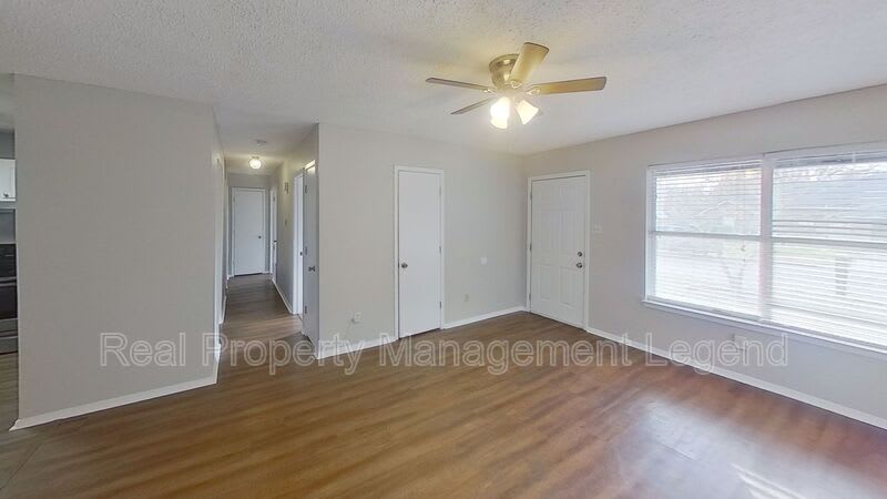 701 S Valentine Dr. – photo 5