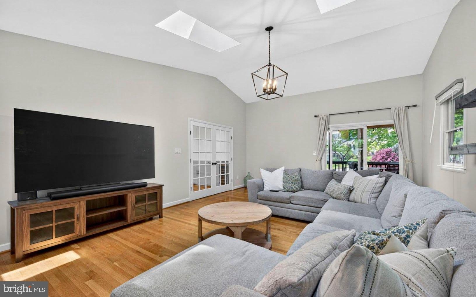 1109 HILLCREST Drive SW – photo 2
