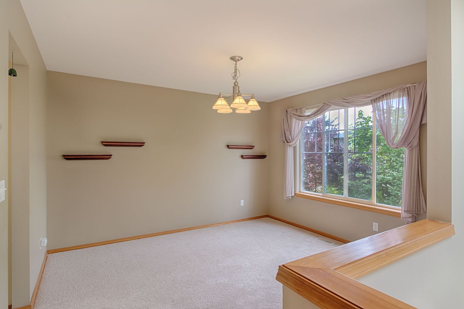 Large Updated 5 Bed SPLIT-LEVEL Kenmore Home! – photo 4