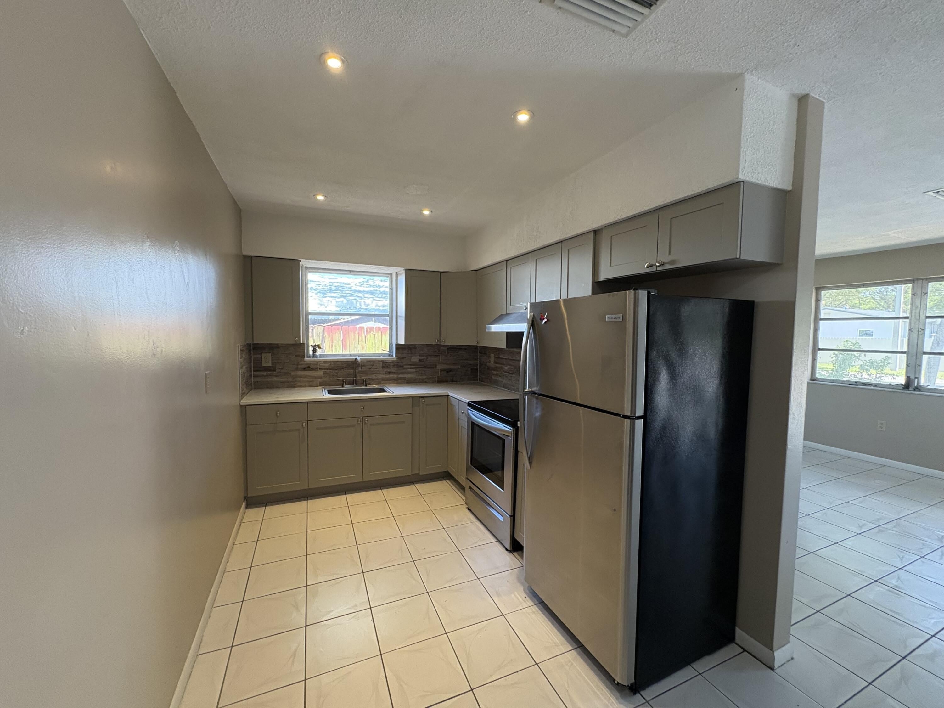 6111 SW 31st Street – photo 3