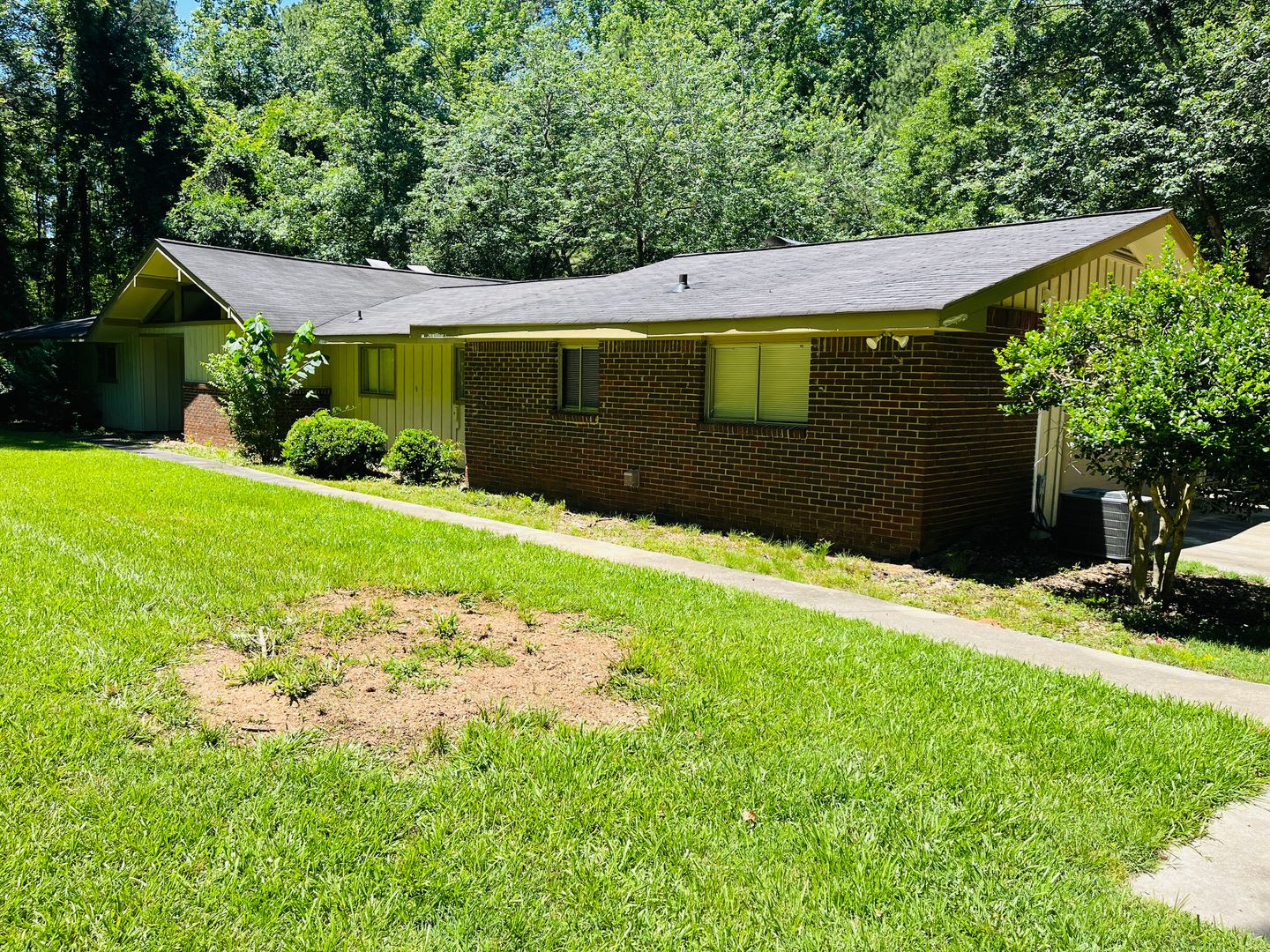 HUGE 4-Bedroom, 2.5-Bath Entertainer’s Dream in Fayetteville! – photo 2