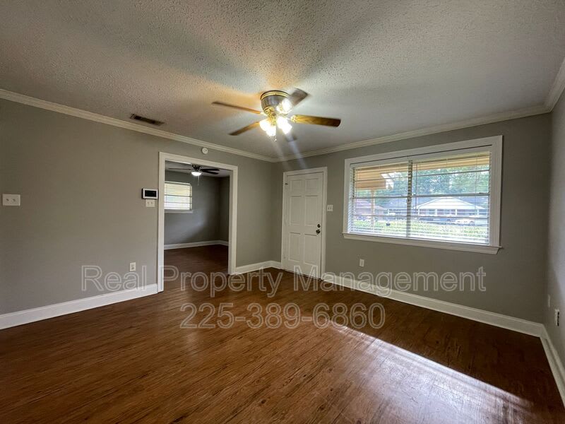 275 W Chalfont Dr. – photo 4