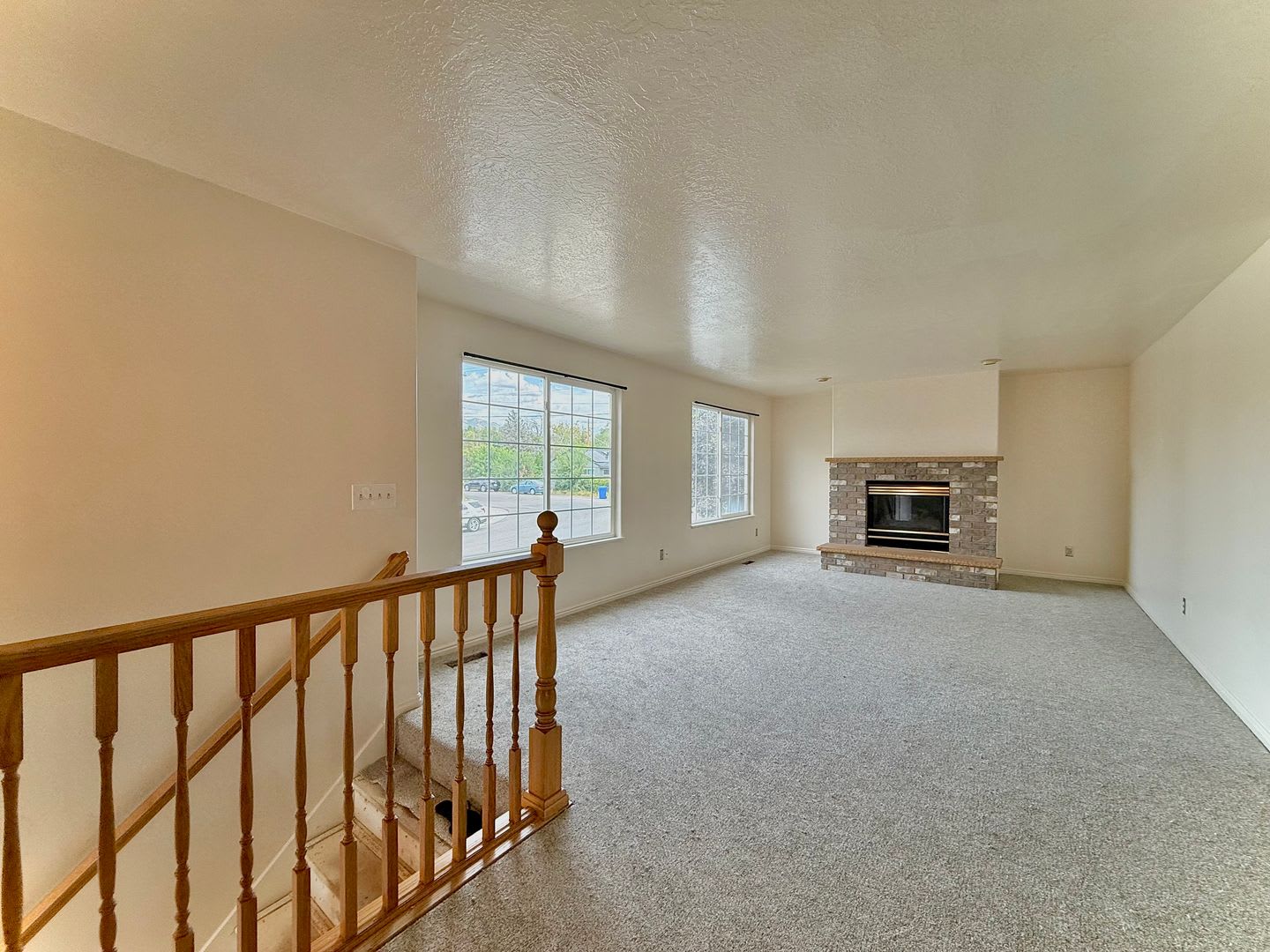 Spacious Split-Level Townhome, 2BR/2BA, 2-Car Garage – photo 5