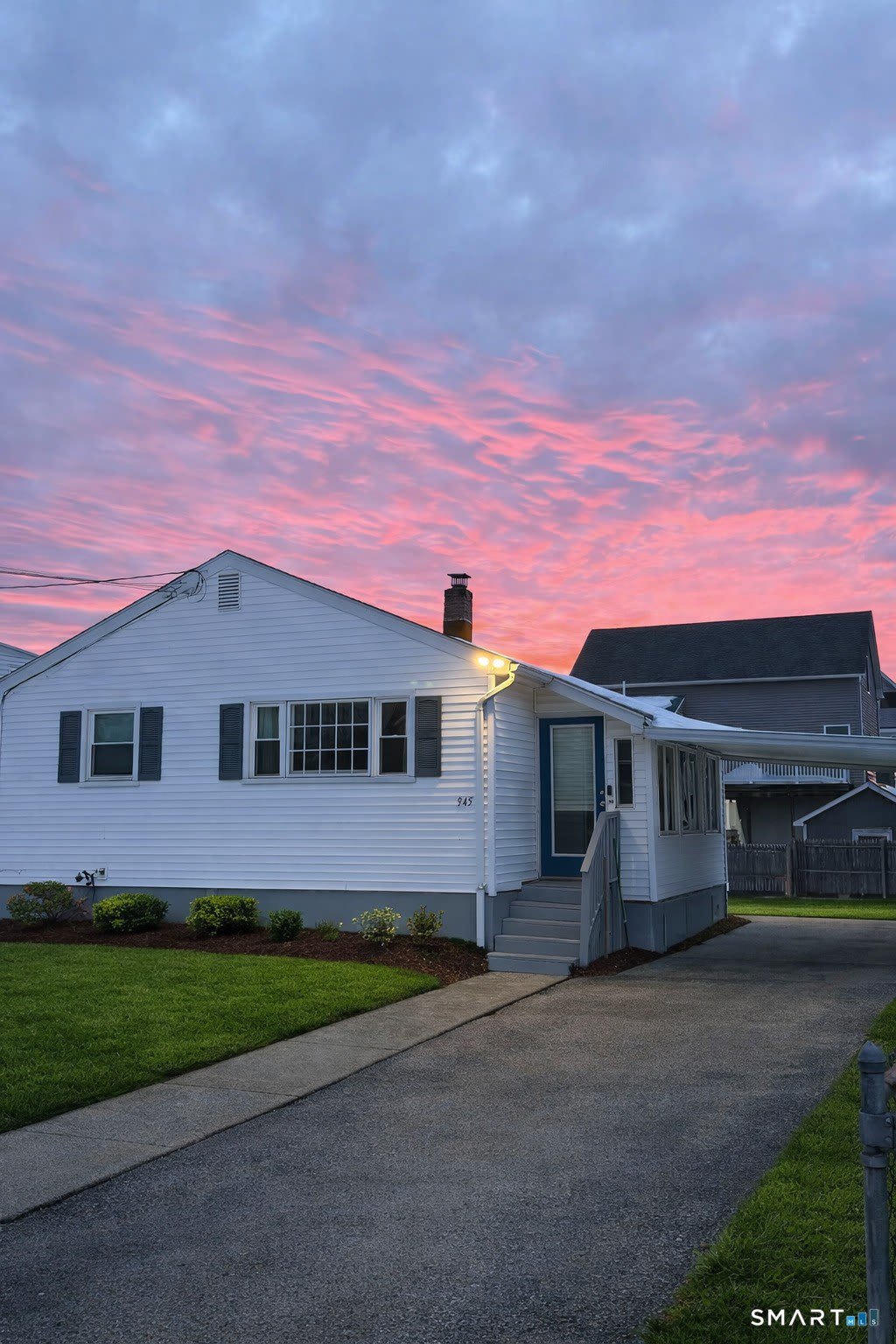 945 E Broadway – photo 1