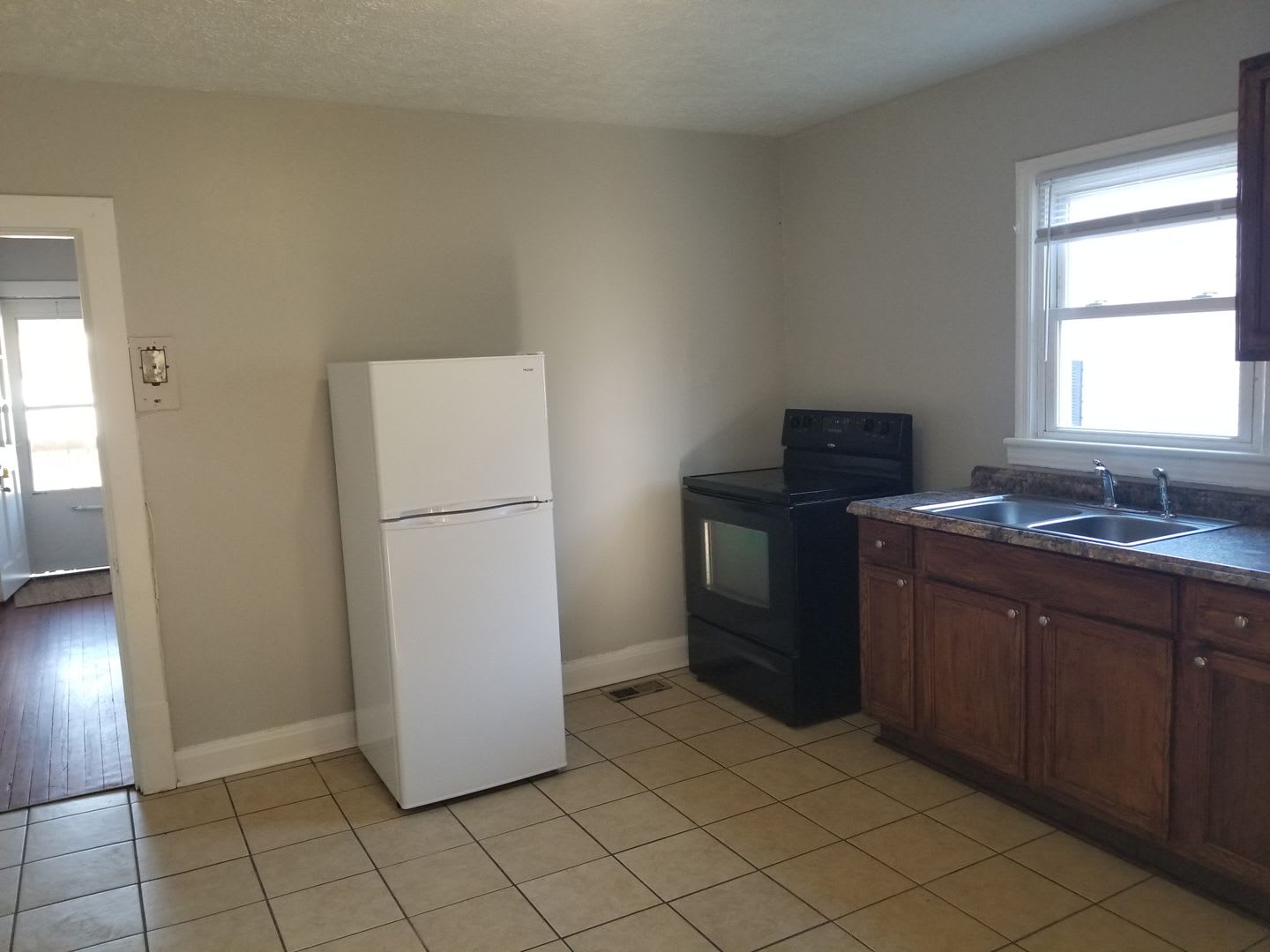 Nice Two Bedroom House Cozy two bedroom house off of Campbell Avenue! – photo 3